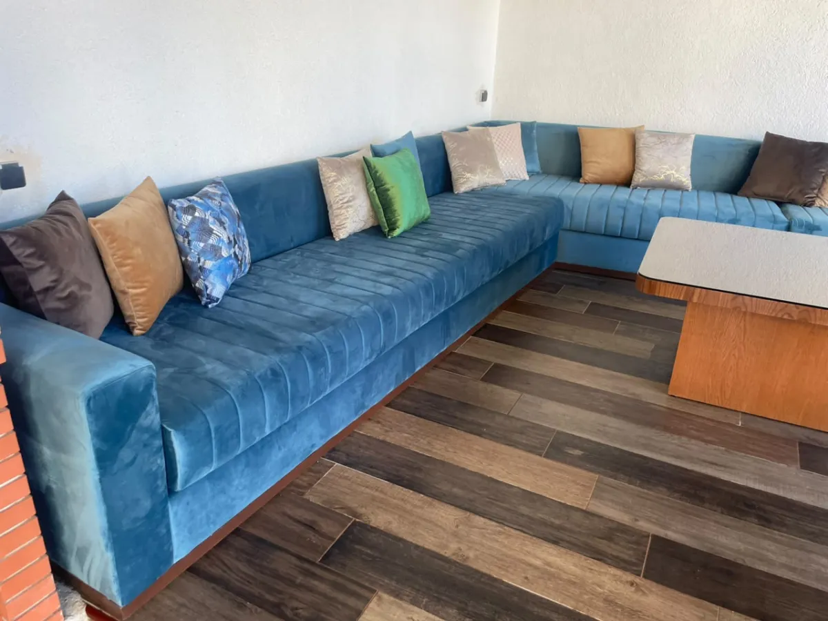 Salon d'Angle Velours Bleu avec Fauteuils – Villa Cap de l'Eau, Saïdia
